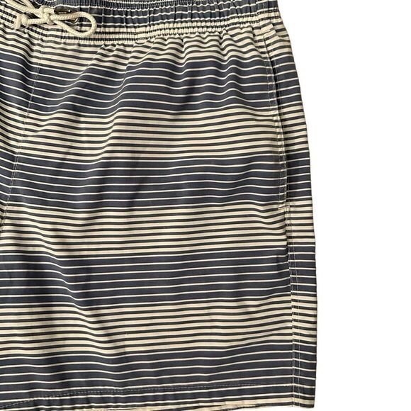 Abercrombie & Fitch ~ Mens Nay striped board shorts ~side and back pockets - Picture 4 of 10